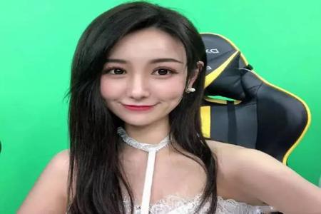 和平精英比赛开挂女解说懵了